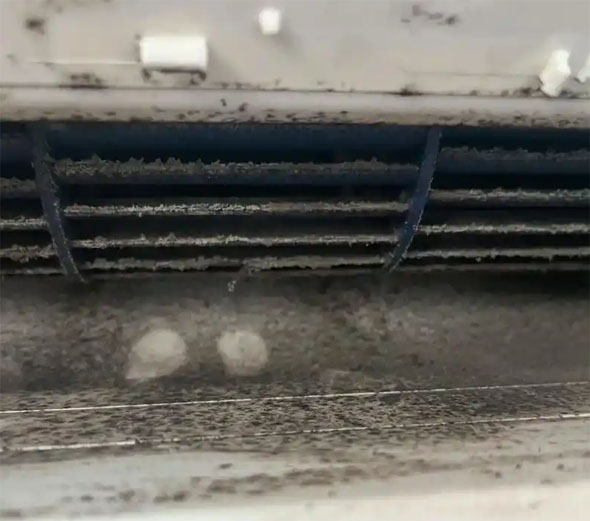 喀什空调吹的风有股烧焦味是怎么回事